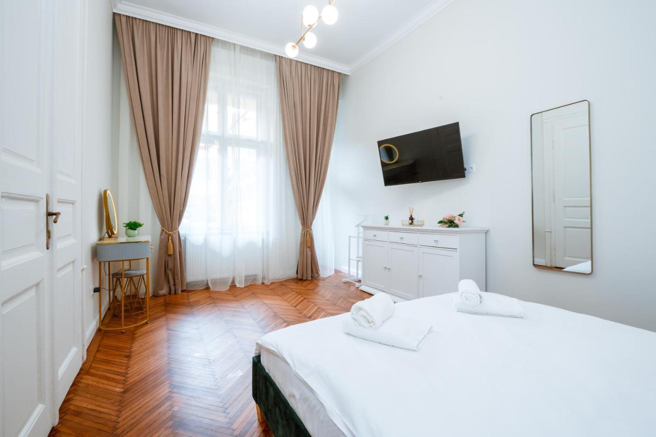 Apartament De Lux Central, P-Ta Matei Corvin Kluż-Napoka Zewnętrze zdjęcie