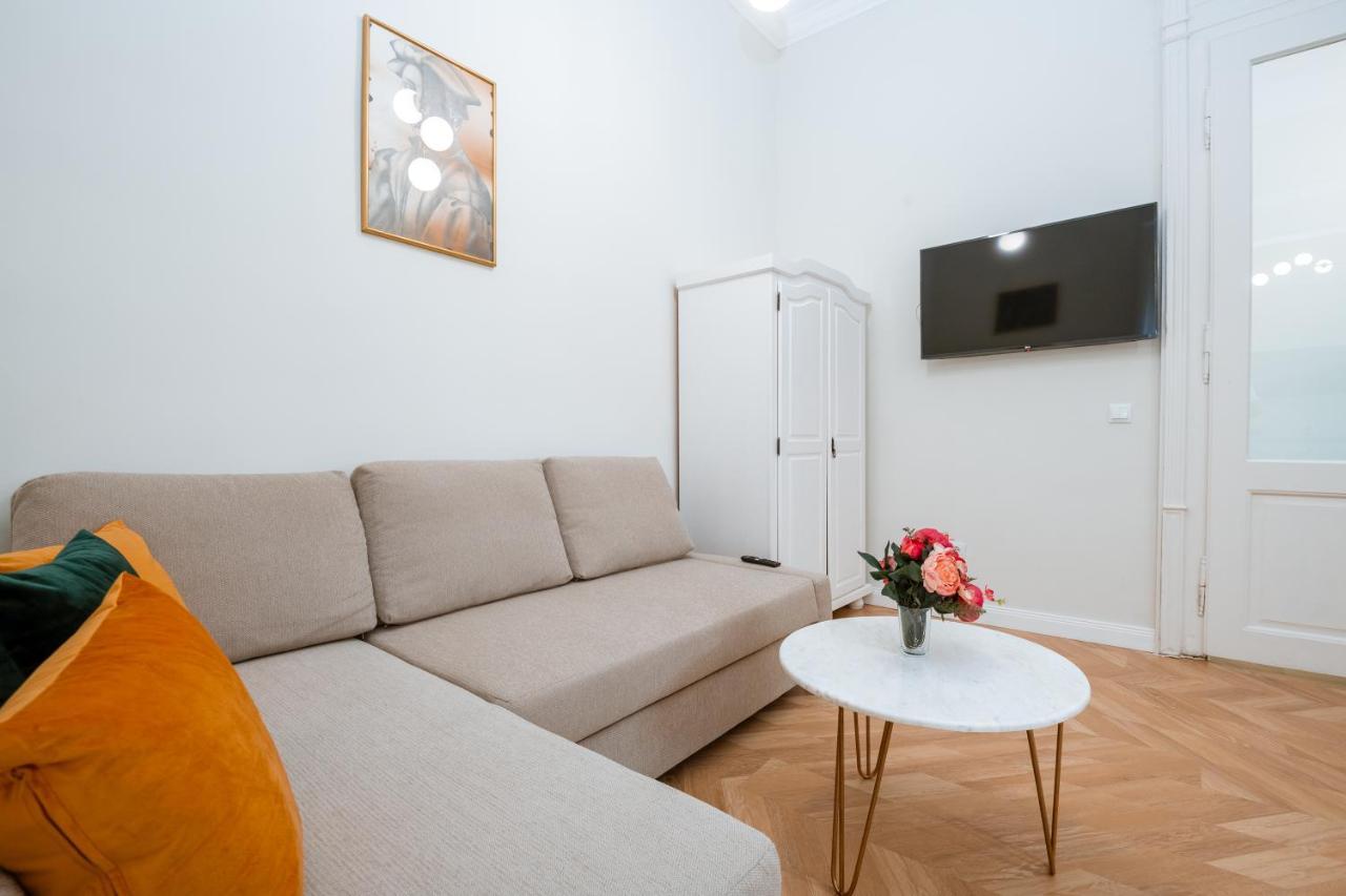 Apartament De Lux Central, P-Ta Matei Corvin Kluż-Napoka Zewnętrze zdjęcie
